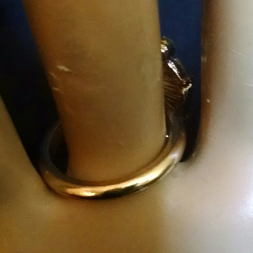 Beautiful ring - Picture 2 of 5